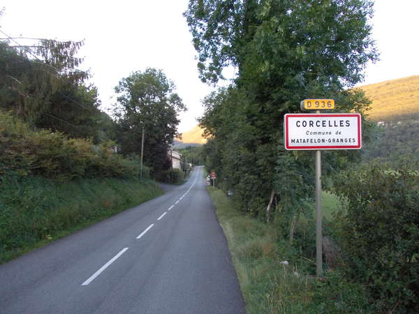 fichier 20120815_0707_001d936_route_corcelles_panneau-0.jpg