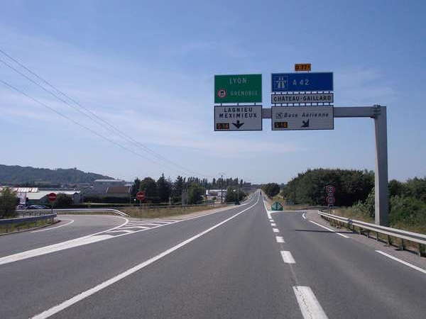 fichier 20120815_1216_d1075_route_panneau_direction_lagnieu-0.jpg