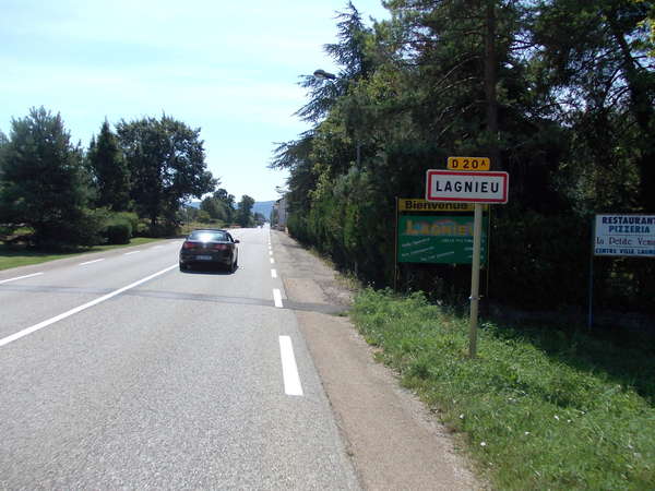 fichier 20120815_1239_001d1075_route_lagnieu_panneau-0.jpg