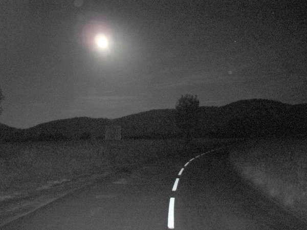 fichier 20130527_0113_d585_route_de_nuit_la_lune-0.jpg
