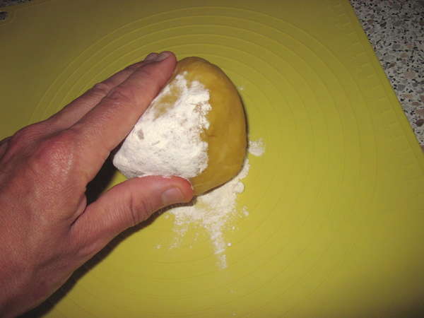 fichier 20130824_1754_002recette_flan_mirabelles_fariner_la_pate-0.jpg