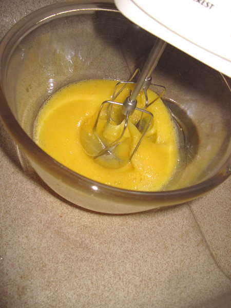 fichier 20130824_1817_recette_flan_mirabelles_battre_les_oeufs_avec_le_sucre-0.jpg