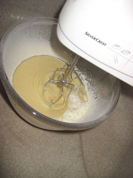 fichier 20130824_1818_recette_flan_mirabelles_ajouter_farine-0.jpg