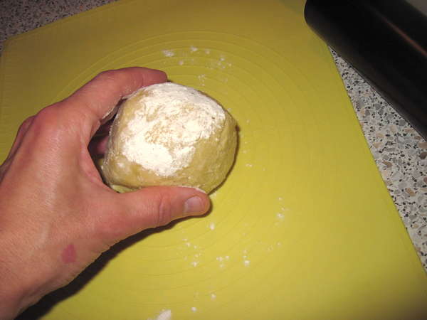 fichier 20131013_1504_003recette_tarte_tomme_de_savoie_pate_brisee_passer_dans_farine-0.jpg