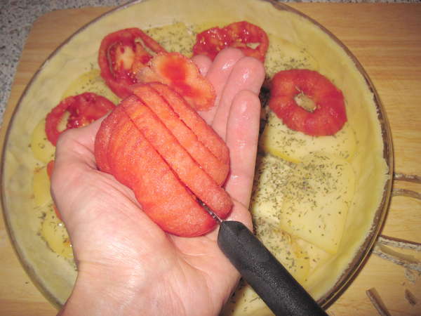 fichier 20131013_1547_recette_tarte_tomme_de_savoie_decouper_tomate_en_tranches-0.jpg
