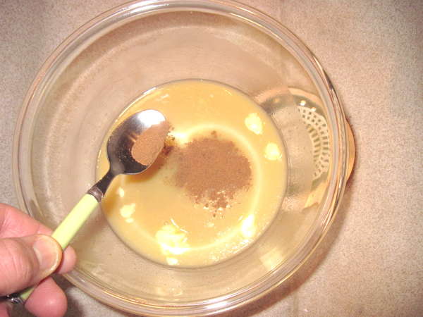 fichier 20131226_2019_recette_pain_epices_mettre_epices_dans_miel-0.jpg