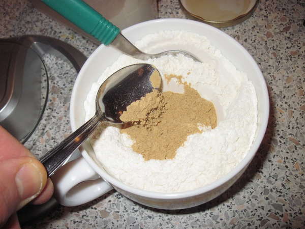 fichier 20131226_2021_001recette_pain_epices_mettre_gingembre_dans_farine-0.jpg