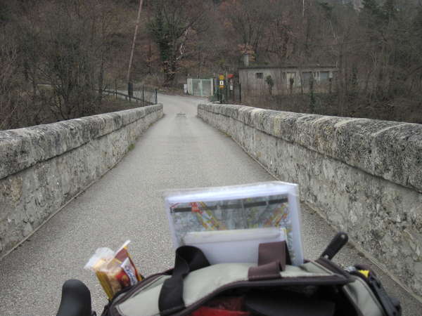 fichier 20130407_1235_004d168_route_pont_sur_le_drac_devant_velo-0.jpg