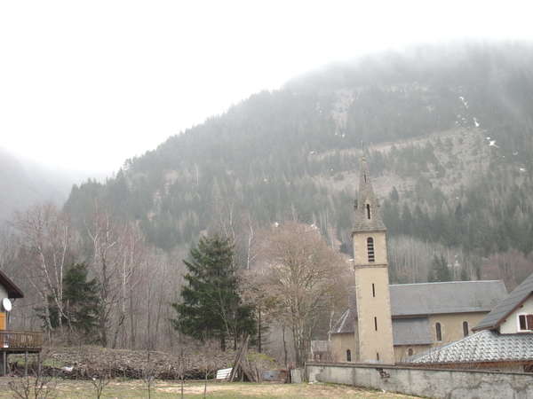 fichier 20130407_1636_002d526_route_chantelouve_eglise-0.jpg