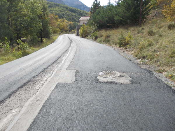 fichier 20131018_1448_001d946_route_saint_vincent_sur_jabron_trous-0.jpg