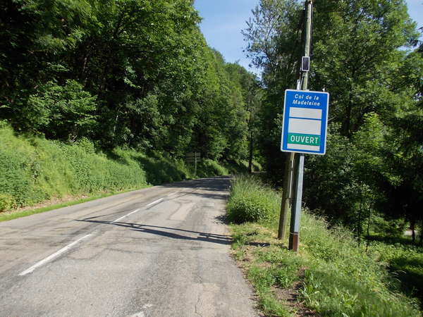 fichier 20120602_0932_001d213_route_col_de_la_madeleine_panneau_ouvert-0.jpg