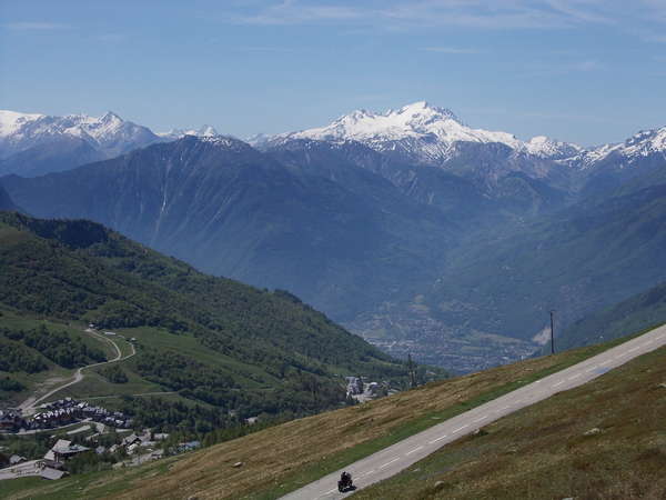 fichier 20120602_1149_002d213_route_col_de_la_madeleine_vue_vallee_maurienne-0.jpg