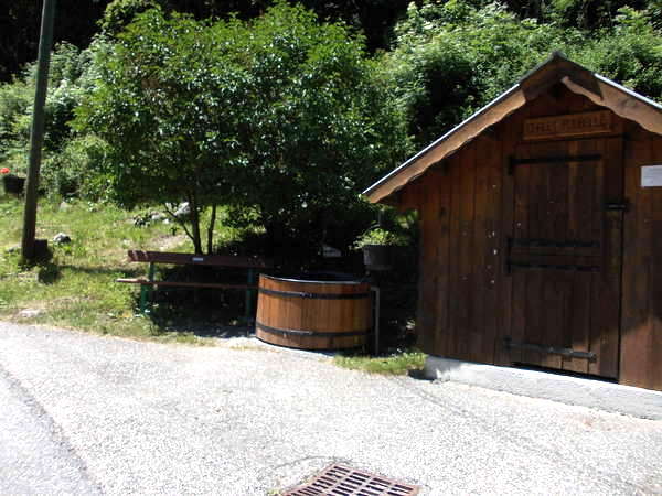 fichier 20120602_1333_d927_route_le_pied_des_voutes_fontaine_banc-0.jpg