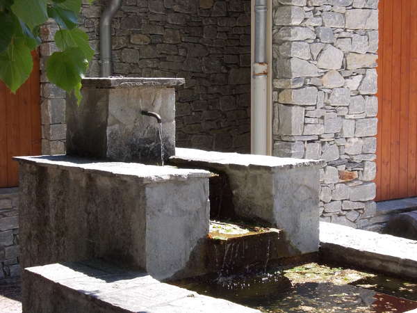 fichier 20120602_1435_003d927_route_saint_colomban_des_villards_fontaine-0.jpg