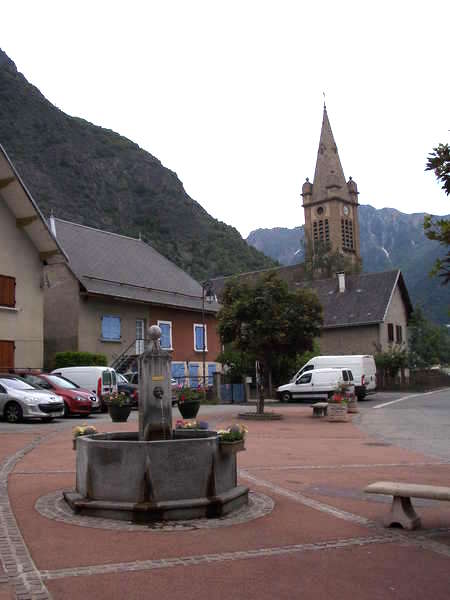 fichier 20120602_1947_002d526_route_entraigues_fontaine_eglise-0.jpg