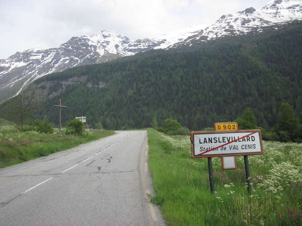 fichier 20140607_1711_d902_route_lanslevillard_panneau_fin-0.jpg