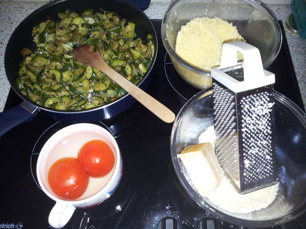 fichier 20140722_182915_crumble_courgettes_parmesan_chevre_tomate-0.jpg