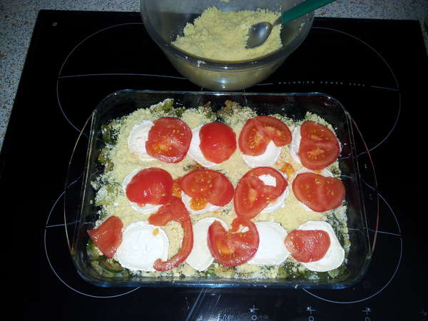 fichier 20140722_185026_crumble_courgettes_parmesan_chevre_tomate_avant_cuisson-0.jpg