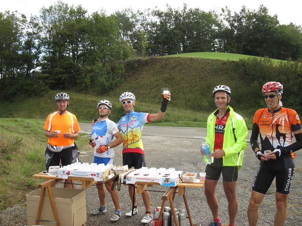 fichier 100_20140920_1001_brm_200k_d520_route_col_de_rossatiere_controle_thierry_chaudeur_olivier_trehet_bruno_saulet_mickael_bordonaro_kevin_montalibet-0.jpg