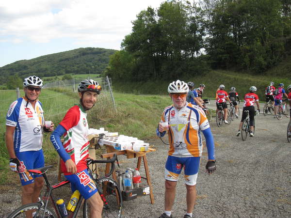 fichier 100_20140920_1053_003brm_200k_d520_route_col_de_rossatiere_controle_philippe_cotart_jean-francois_garde_maurice_cotte_corinne_orosco-0.jpg