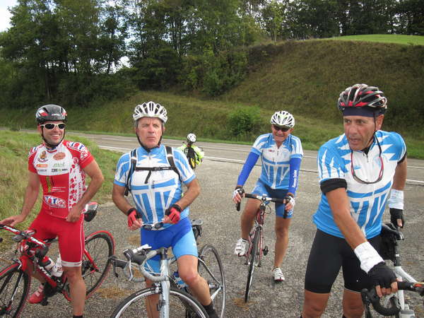 fichier 106_20140920_1006_brm_200kbrm_200k_d520_route_col_de_rossatiere_controle_aymeric_moulins_francis_georges_pierre_brizard_jean-paul_chambouleyron-0.jpg