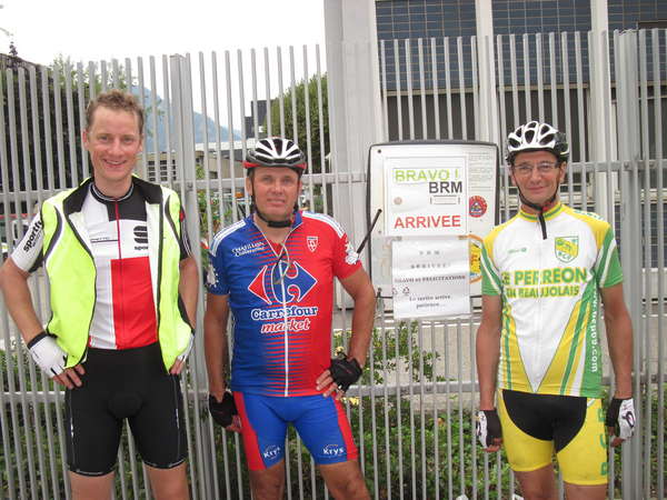 fichier 210_20140920_1815_brm_200k_arrivee_grenoble_didier_petit_patrick_antoinat_joachim_andres-0.jpg