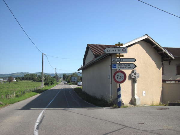 fichier 20140922_1007_d154_route_apres_saint_etienne_de_saint_geoirs_panneau-0.jpg