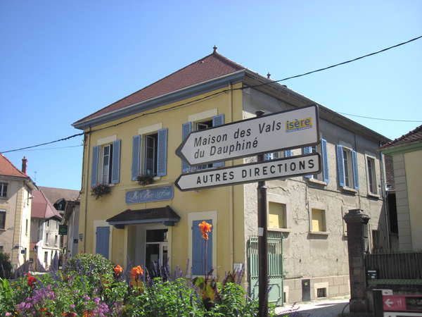 fichier 20140922_1201_001d1006_route_la_tour_du_pin-0.jpg