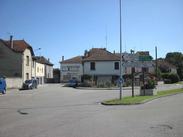 fichier 20140922_1204_001d16_route_la_tour_du_pin_suivre_D16-0.jpg