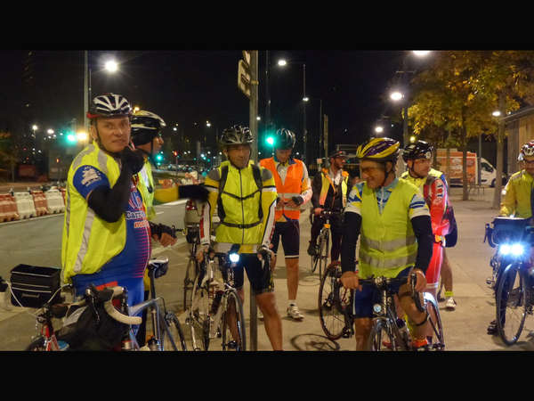 fichier 20141004_0408_depart_grenoble_patrick_antoinat_patrick_contardo_laurent_poirmeur_aymeric_moulins_resized-0.jpg