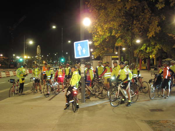 fichier 20141004_0414_003grenoble_place_de_sfax_depart_aymeric_moulins_laurent_dene-0.jpg