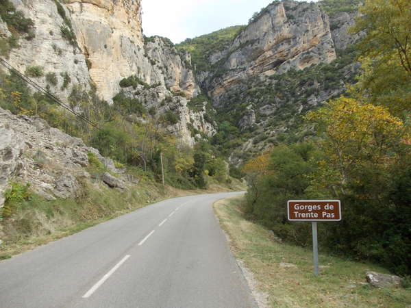fichier 20131019_1031_001d70_route_gorges_de_trente_pas_panneau-0.jpg