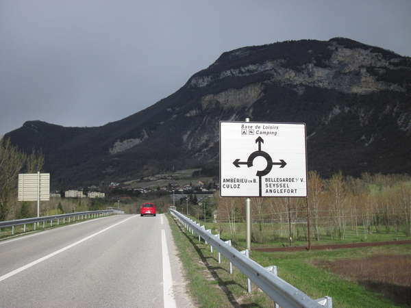 fichier 20150411_1018_d992_route_panneau_devant_grand_colombier-0.jpg