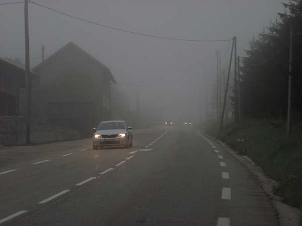 fichier 20140816_0837_002d1075_route_brouillard_avant_col_de_la_croix_haute-0.jpg