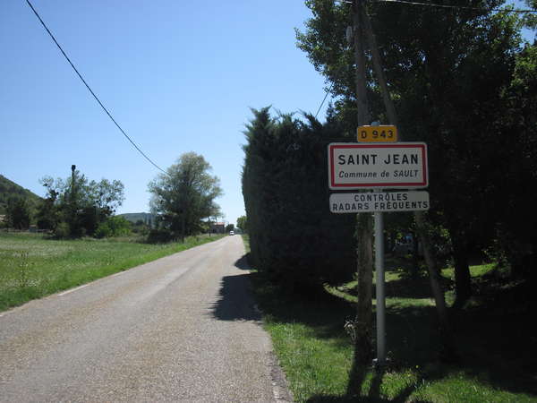fichier 20140816_1504_001d943_route_saint_jean_de_sault_panneau-0.jpg