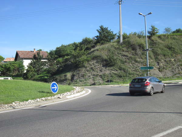 fichier 20140817_0933_050d104_route_saint_etienne_de_fontbellon_carrefour-0.jpg