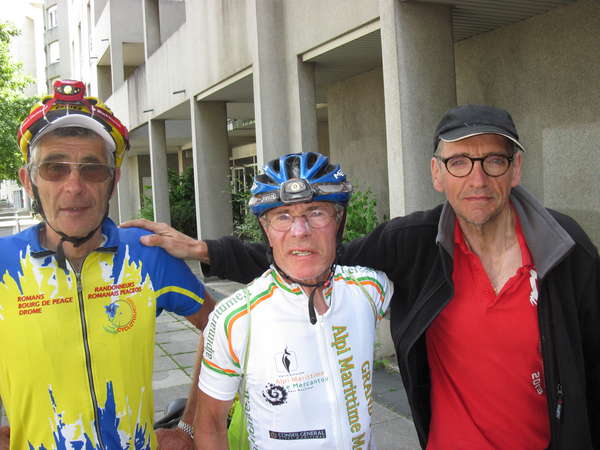 fichier 20150531_0546_009brm_600k_arrivee_grenoble_jean-pierre_giraudier_maurice_rouchon_pascal_bride-0.jpg