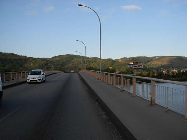 fichier 20111005_0851_001d86c_route_saint_vallier_panneau_fin_pont_rhone-0.jpg