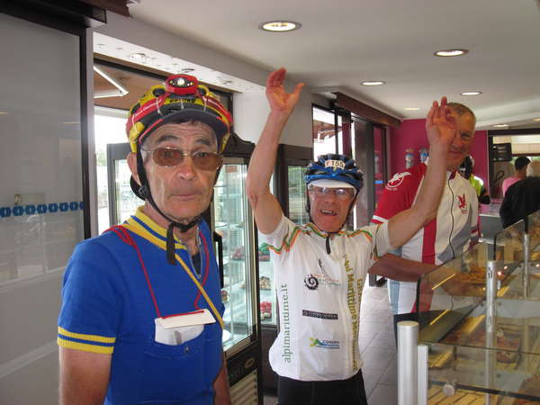 fichier 20150818_1417_pbp2015_brest_boulangerie_jean-paul_giraudier_maurice_rouchon-0.jpg