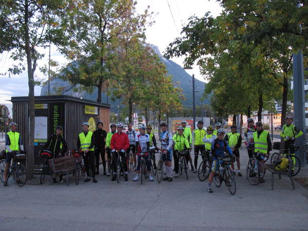 fichier 20150919_0707_003depart_grenoble_luc_dumont-saint-priest_pol_maurickx_francois-xavier_echappe_germain_gillet_pascal_cumunel_pascal_benistand_joachim_andres_didier_bourgardier-0.jpg
