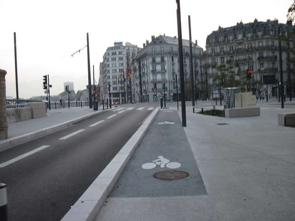 fichier 20140927_0754_pc_route_place_hubert_dudebout-0.jpg