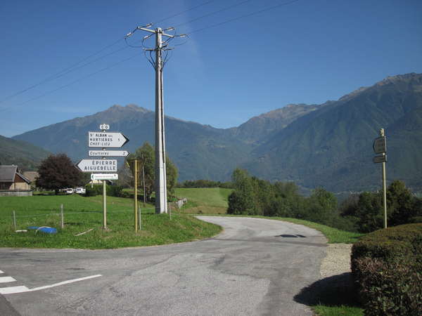 fichier 20140927_1313_001c0_route_carrefour_devant_fontaine_panneau-0.jpg