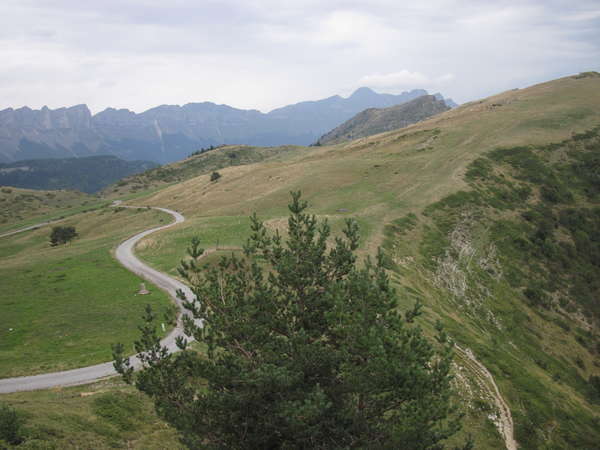 fichier 0500_0009_20150912_1848_004cv_route_pas_du_serpaton_vue_descente_gresse_vercors_0304-0.jpg