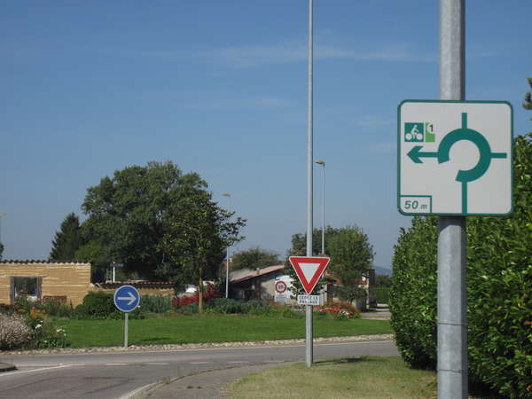 fichier 20140928_1212_d519_route_saint_etienne_de_saint_geoirs_suivre_velos-0.jpg