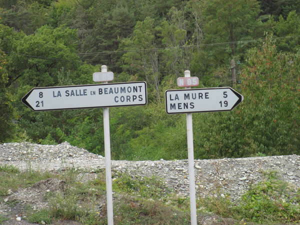 fichier 20150912_1323_003d526_route_carrefour_n85_pont_sur_la_bonne_panneau-0.jpg