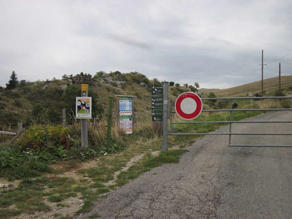 fichier 20150912_1835_002cv_route_parking_du_serpaton_barriere-0.jpg