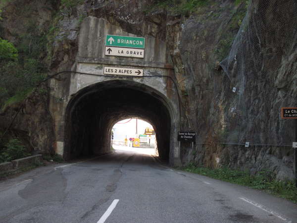 fichier 20140607_0751_001d1091_route_tunnel_du_barrage_du_chambon_31m-0.jpg