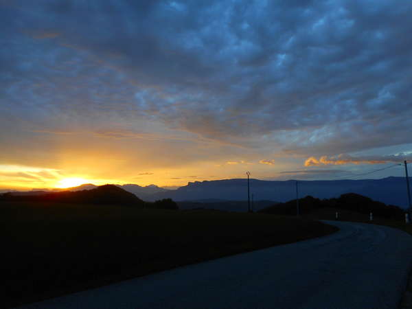 fichier 20170506_0628_002d155_route_lever_soleil_proximite_col_de_la_faita-0.jpg