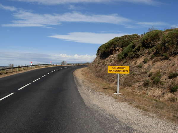 fichier 20111006_1128_001d589_route_attention_randonneurs_panneau-0.jpg
