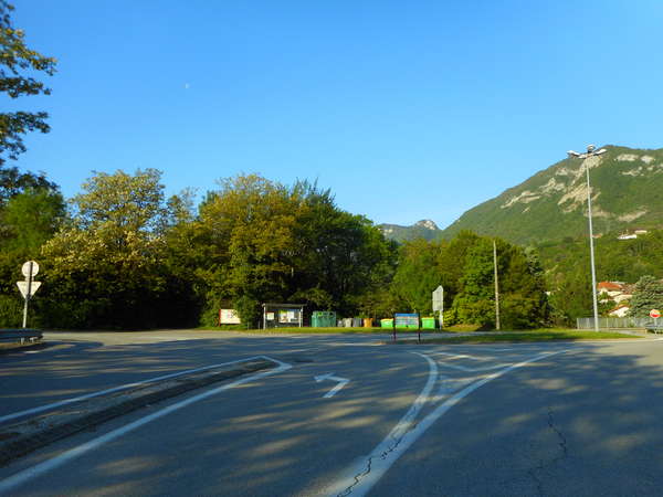 fichier 20170517_0735_001d8_route_carrefour_gauche_avant_le_gua-0.jpg